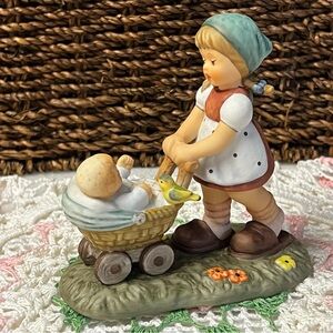 Berta HUMMEL Goebel Sunshine Stroll Figurine BH 174 Vintage Baby Stroll 2001